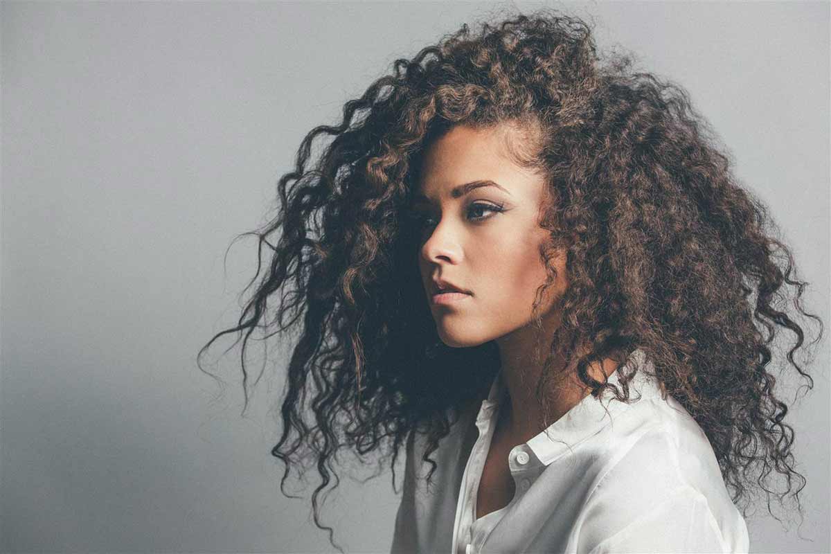 An image of vocalist Eryn Allen Kane